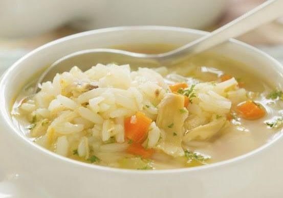Caldo de pollo con arroz