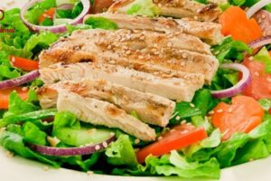 Ensalada de Pollo y Lechuga: Receta Saludable y Ligera para Cualquier Ocasión