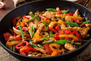 Fajitas de pollo con pimiento morrón para compartir con amigos