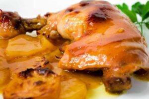 Pollo a la Piña: Una Receta Tropical para tu Mesa