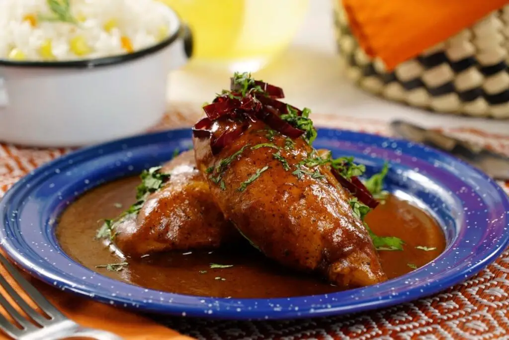 Pollo en chile guajillo fácil de hacer