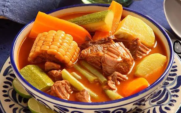 Mole de Olla con Pollo