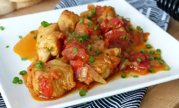 Pollo con Verduras en Salsa