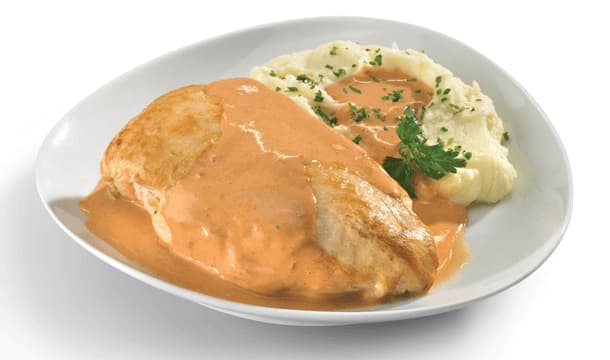 Pollo en crema de chipotles