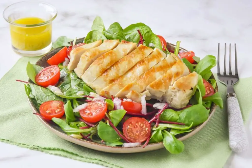 Ensalada de Pollo y Lechuga: Receta Saludable y Ligera para Cualquier Ocasión