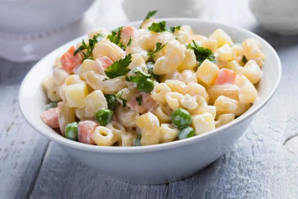 Ensalada de Pollo con Coditos: Paso a Paso para Preparar esta Receta Clásica