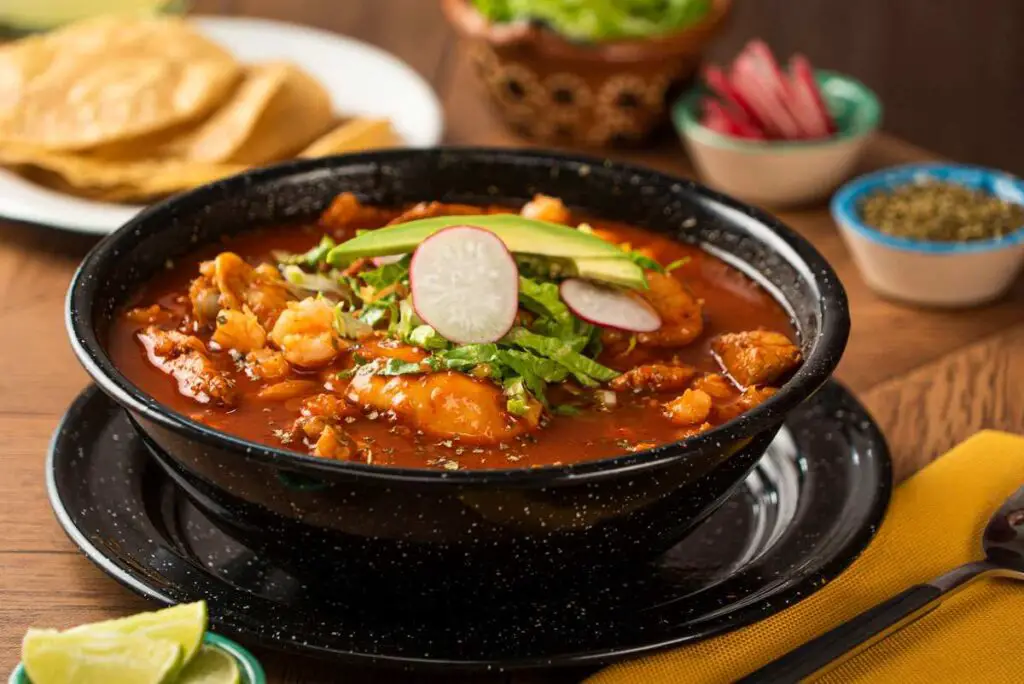 Receta de Pozole Rojo de Pollo y Puerco
