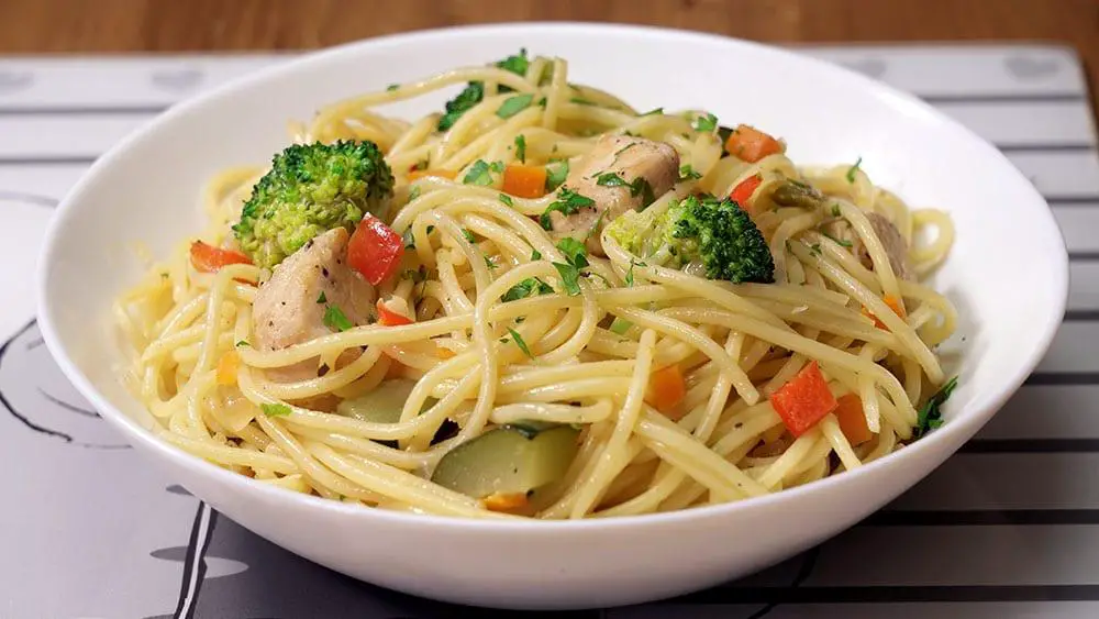 Spaghetti con Pollo y Verduras
