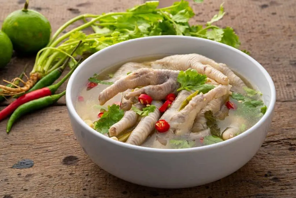 Caldo de Patas de Pollo