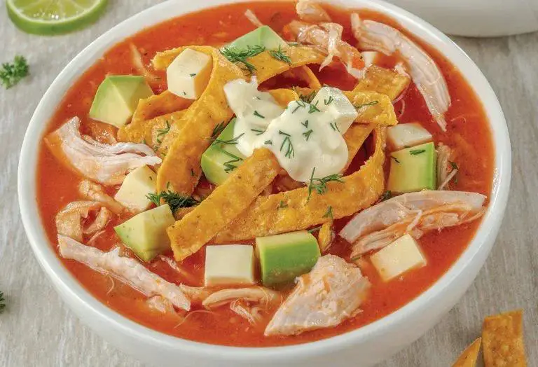 Sopa de Tortilla con Pollo