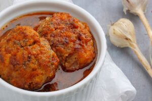 Albóndigas en Caldo: Receta Tradicional Casera que Conquista Corazones